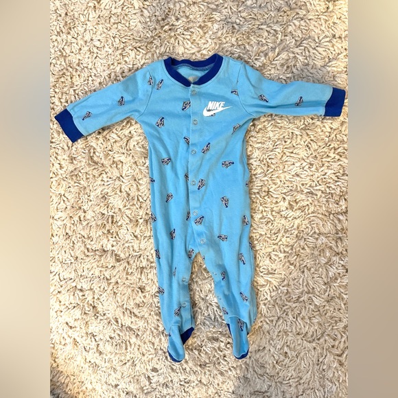 Nike Sleeper/Outfit Bundle - Picture 2 of 8